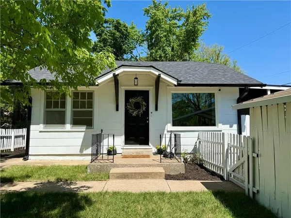 502 South Willow Avenue, Sugar Creek, MO 64053
