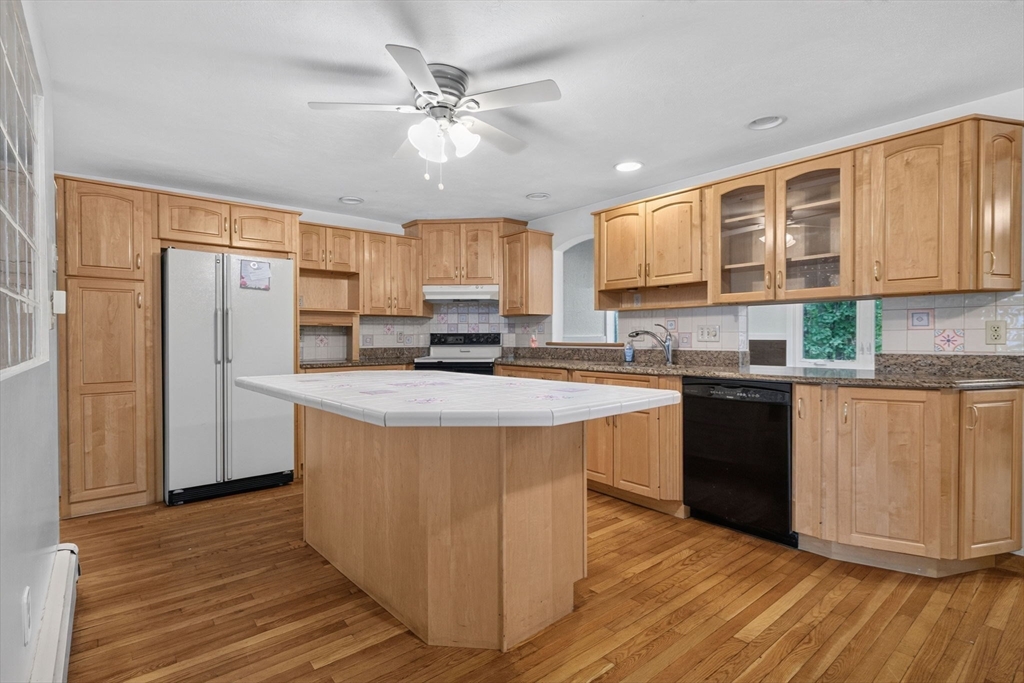 168 Groton Road Westford, MA 01886 - Photo 7 of 42