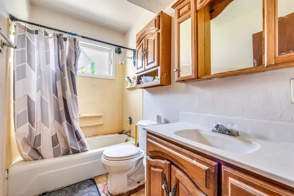$450,000 | 1410 Hickory Lane, New Holstein, WI 53061
