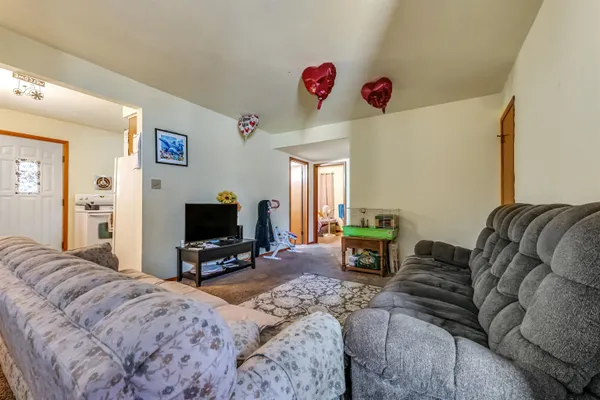 $450,000 | 1410 Hickory Lane, New Holstein, WI 53061