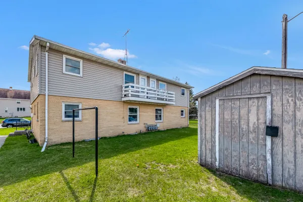 $450,000 | 1410 Hickory Lane, New Holstein, WI 53061