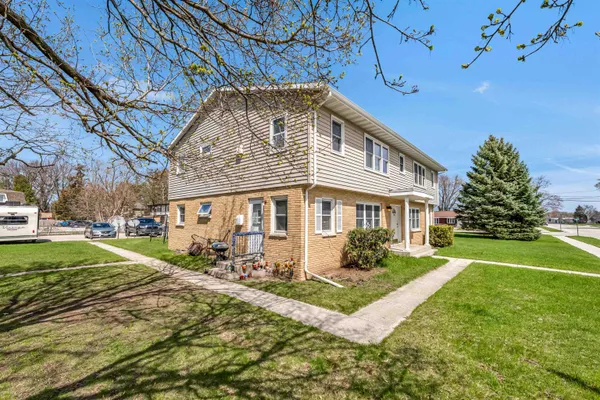$450,000 | 1410 Hickory Lane, New Holstein, WI 53061