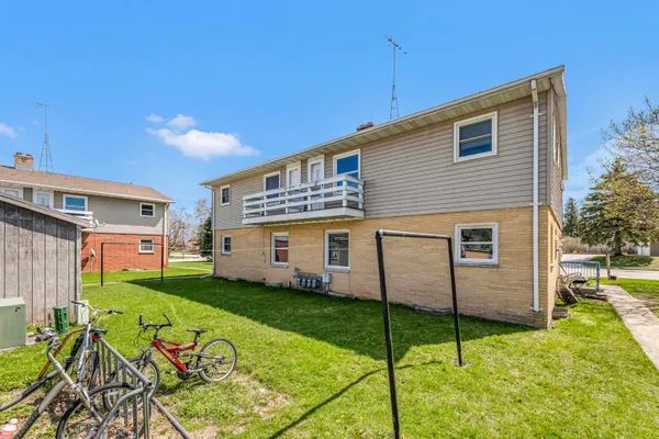 $450,000 | 1410 Hickory Lane, New Holstein, WI 53061