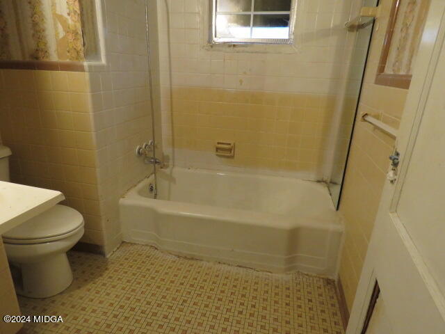 7367 Columbus Road Lizella, GA 31052 - Photo 8 of 12 a bathroom with a toilet and a shower
