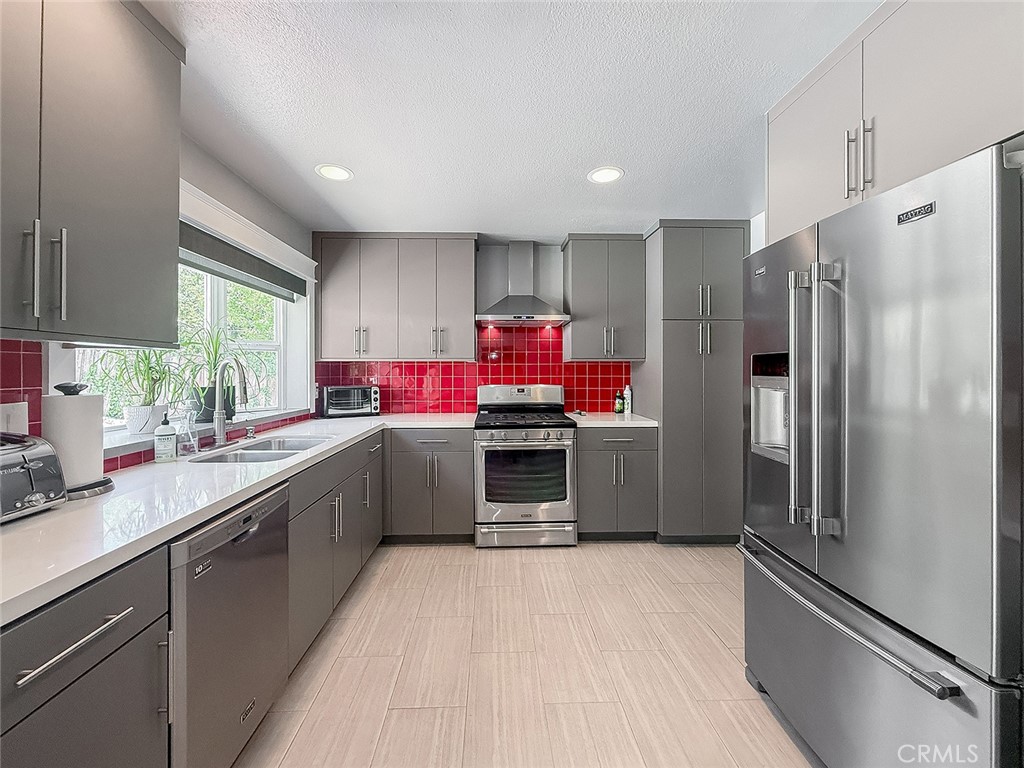 5856 Greenview Road Calabasas, CA 91302 - Photo 13 of 55