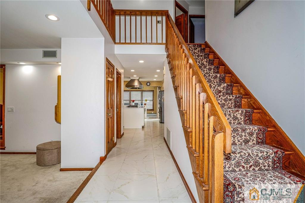 7 Mindy Road Edison, NJ 08820 - Photo 3 of 40 Gallery Image 3