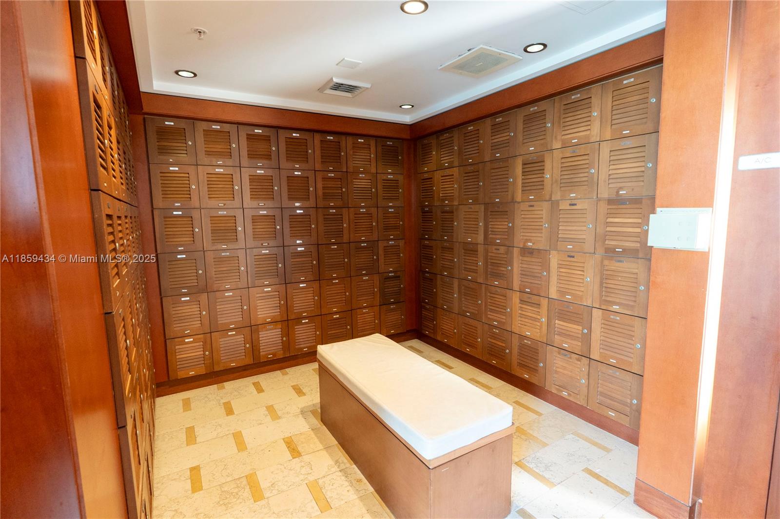 31 Southeast 5th Street, Unit 2610 Miami, FL 33131 - Photo 13 of 24