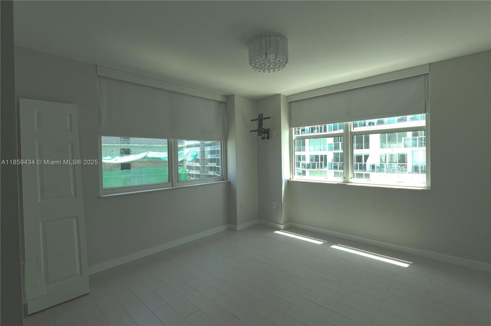 31 Southeast 5th Street, Unit 2610 Miami, FL 33131 - Photo 20 of 24