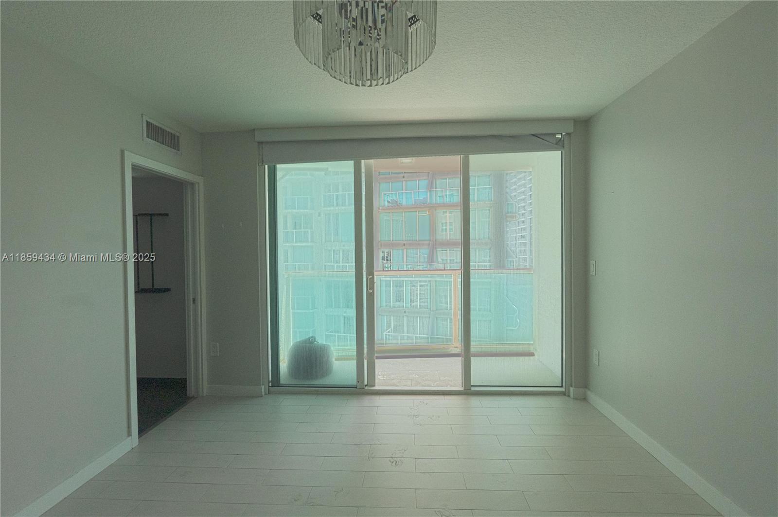 31 Southeast 5th Street, Unit 2610 Miami, FL 33131 - Photo 21 of 24