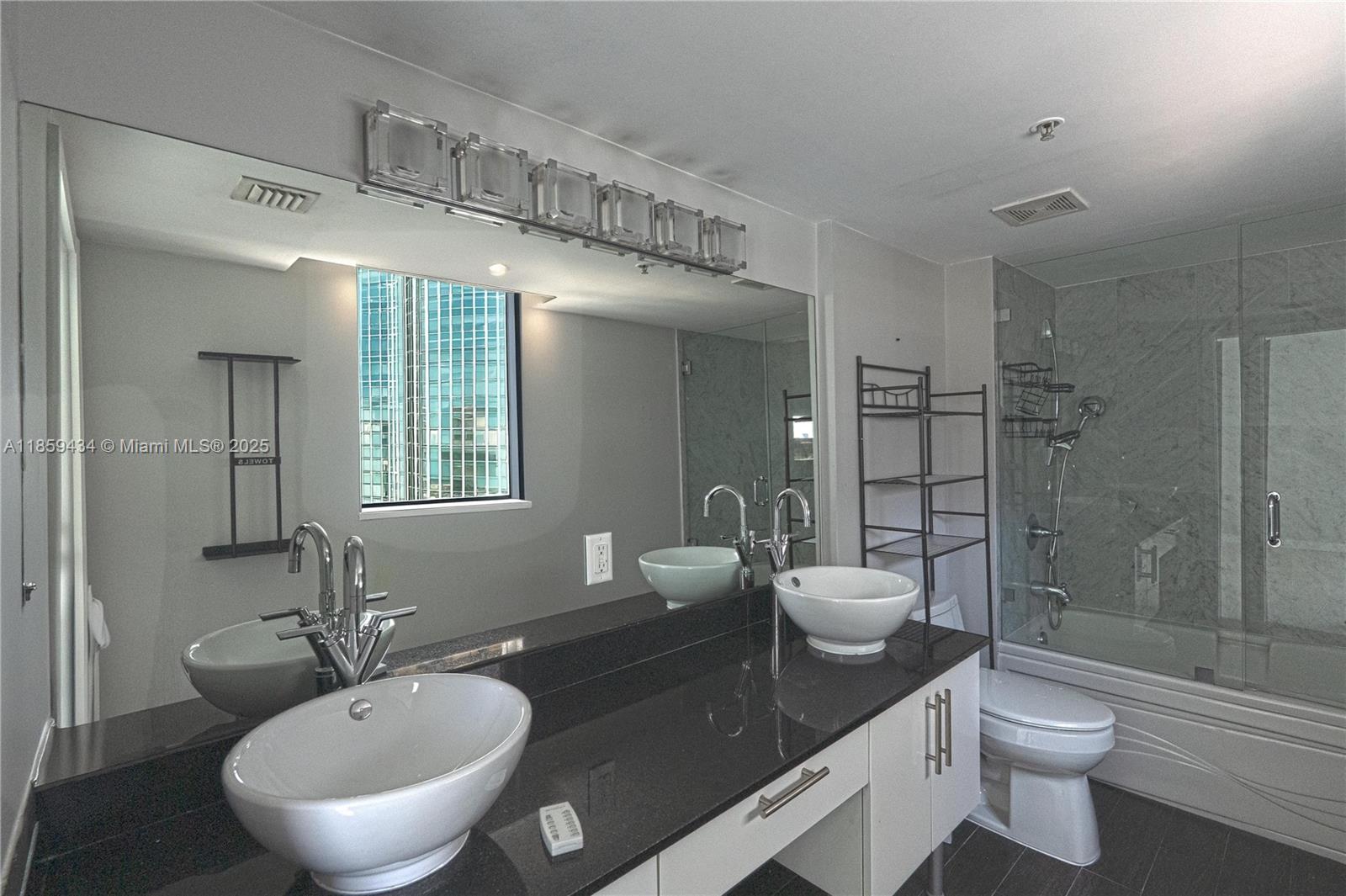 31 Southeast 5th Street, Unit 2610 Miami, FL 33131 - Photo 23 of 24
