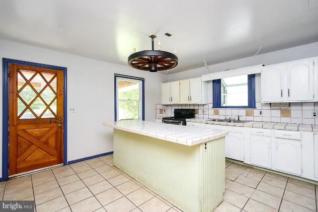 5518 Emory Road Upperco, MD 21155 - Photo 7 of 23 Interior (General)