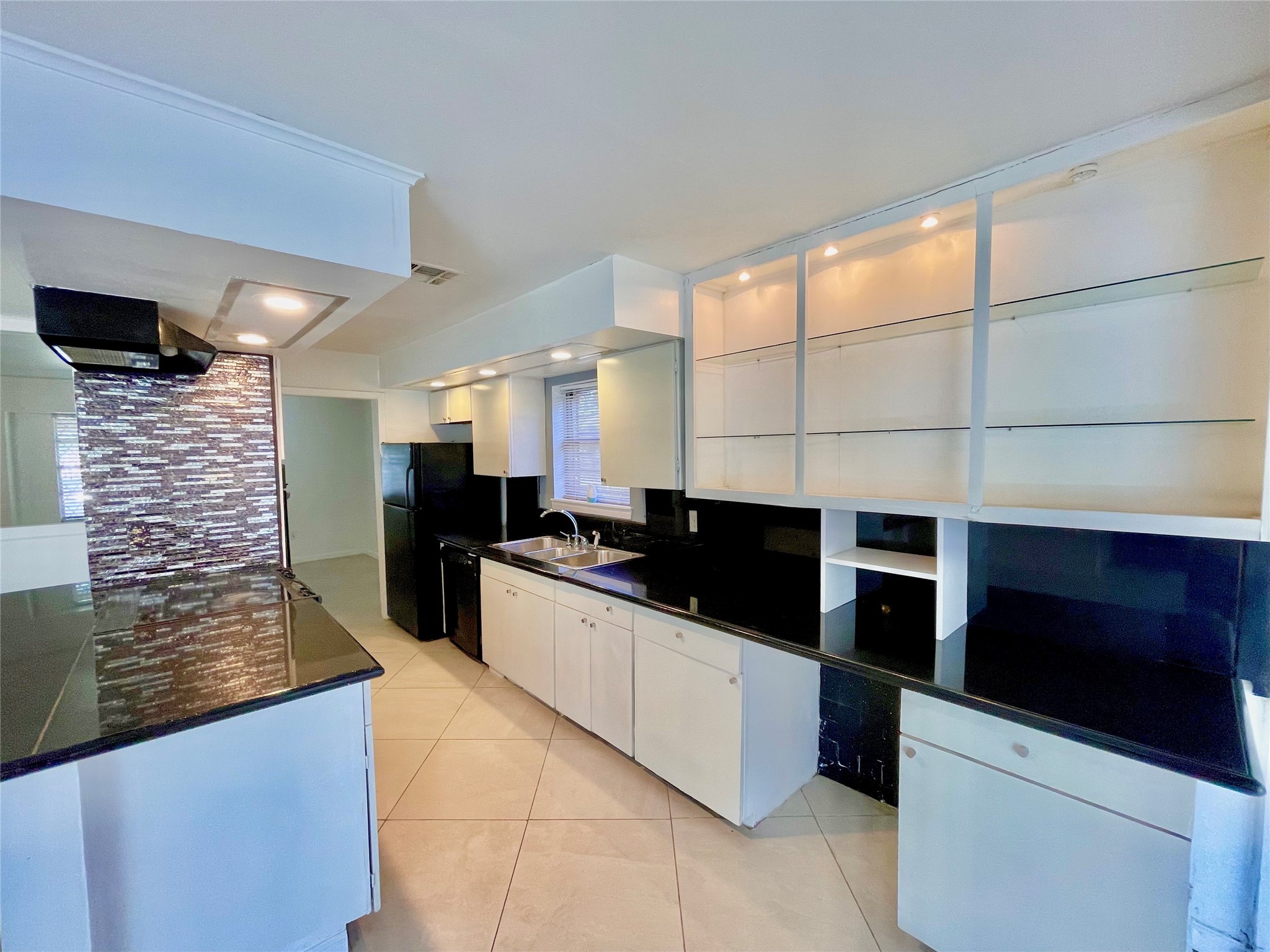 11606 Sagehurst Lane Houston, TX 77089 - Photo 5 of 13 a large kitchen with stainless steel appliances kitchen island granite countertop a sink and cabinets