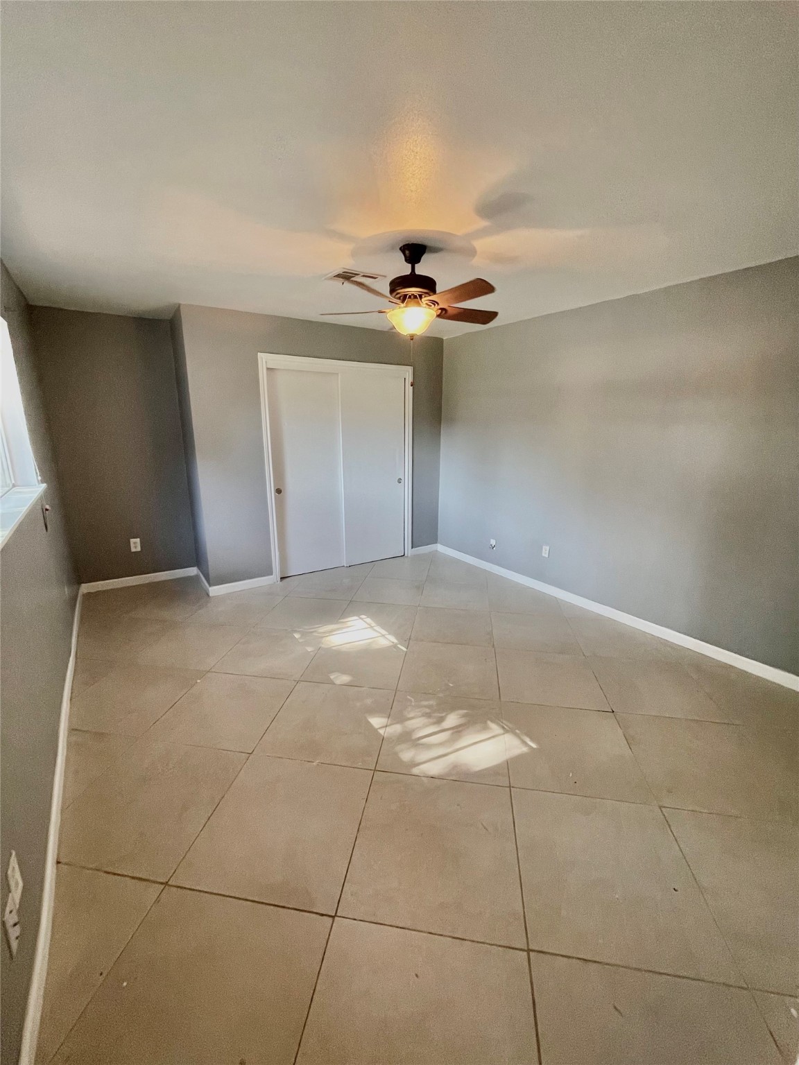 11606 Sagehurst Lane Houston, TX 77089 - Photo 7 of 13 a view of a livingroom with a ceiling fan and window