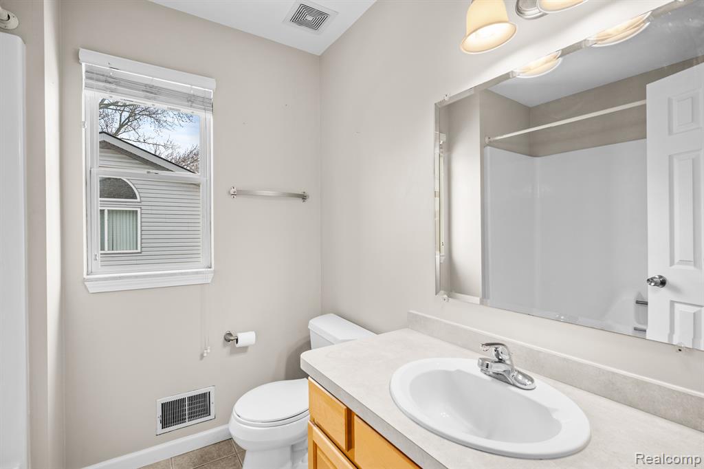 1307 South Cass Lake Road Waterford, MI 48328 - Photo 41 of 43