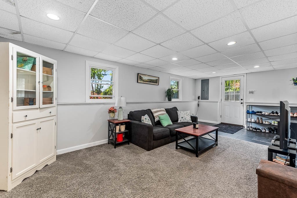 486 Leonard Street Raynham, MA 02767 - Photo 5 of 36 Gallery Image 5