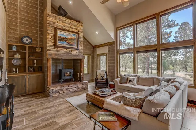 $1,669,000 | 212 Riovista, McCall, ID 83638