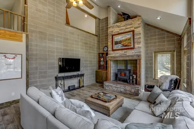 $1,669,000 | 212 Riovista, McCall, ID 83638