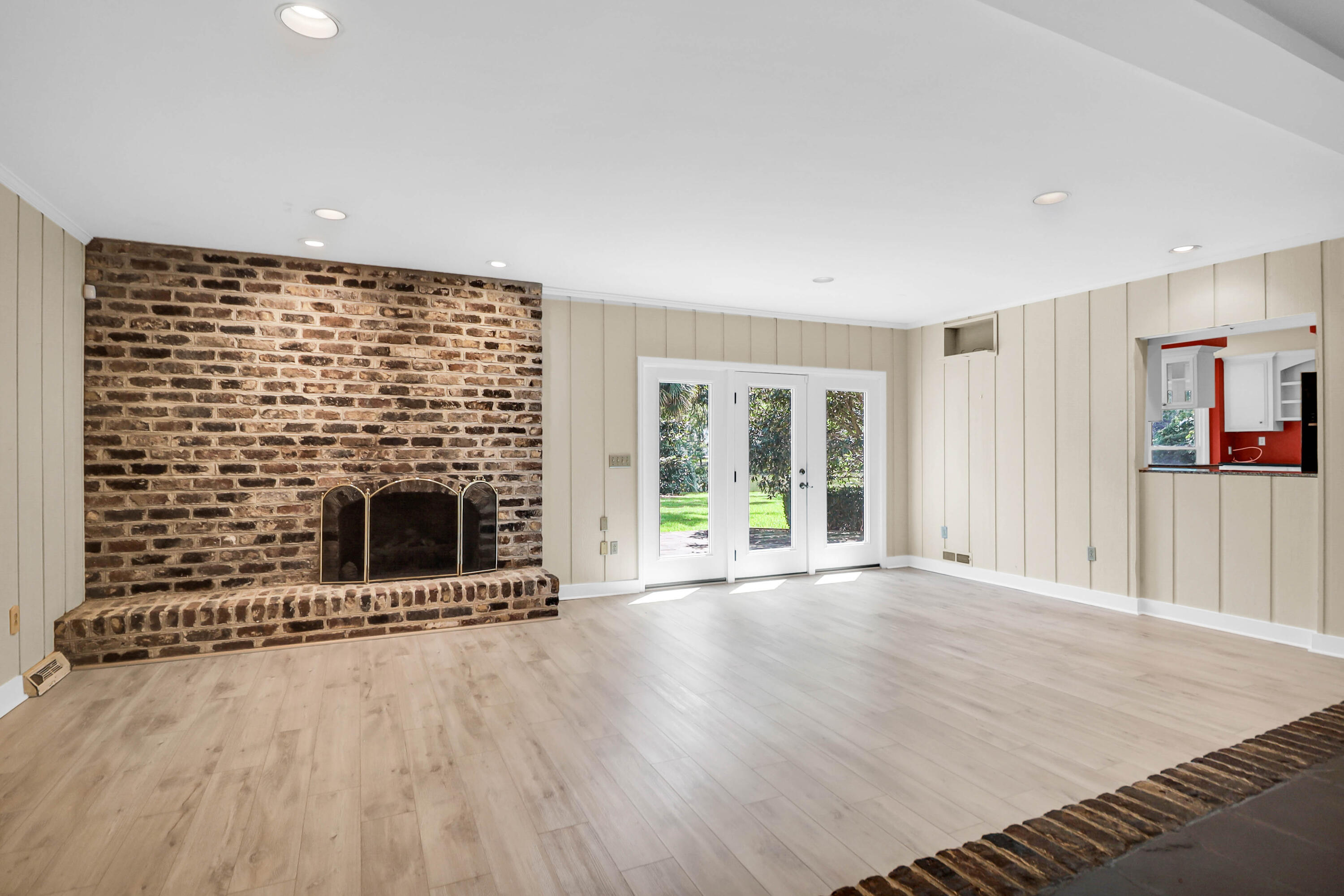 38 Sussex Road Charleston, SC 29407 - Photo 12 of 60 Large Walled Fireplace (gas)