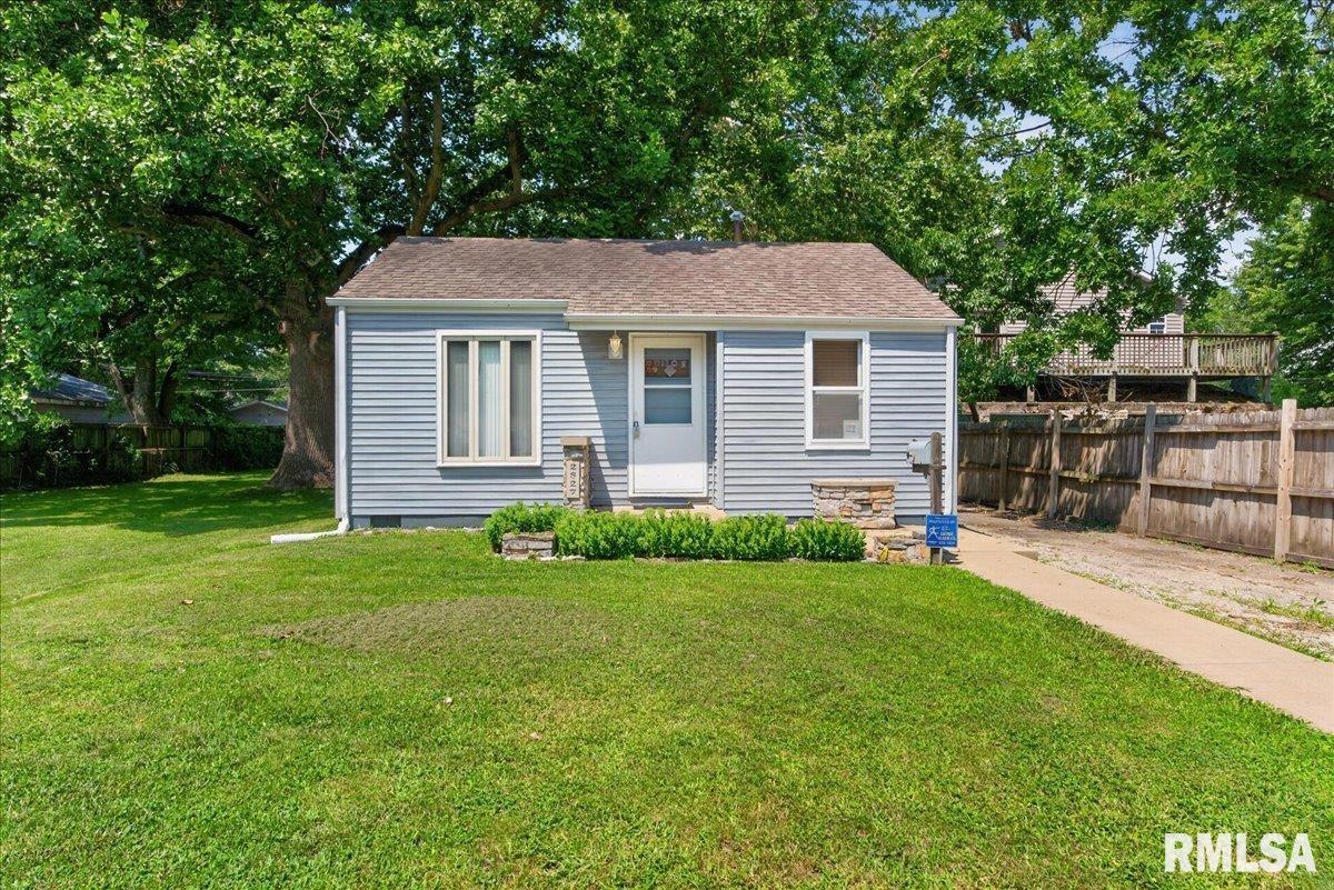 2827 South Walnut Street Springfield, IL 62704 - Photo 1 of 25