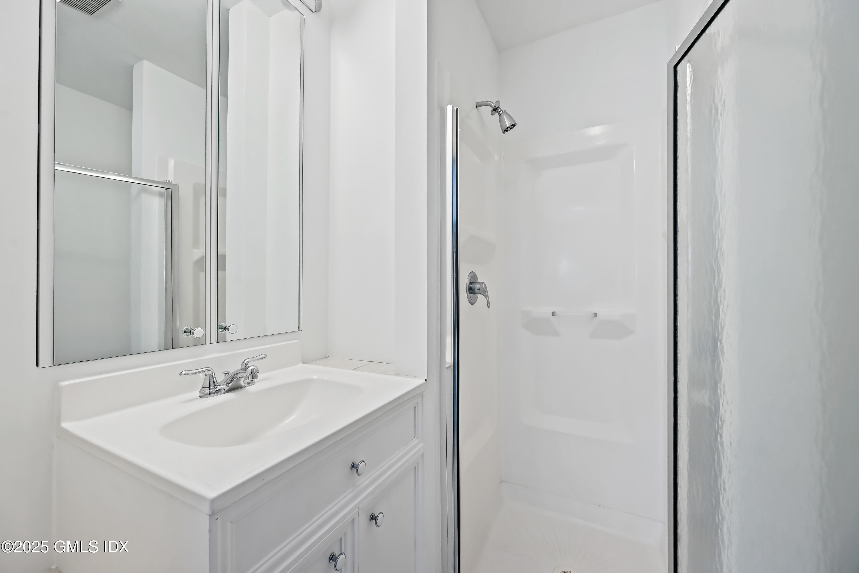 38 Bedford Road Greenwich, CT 06831 - Photo 15 of 32 a bathroom with a sink and a mirror