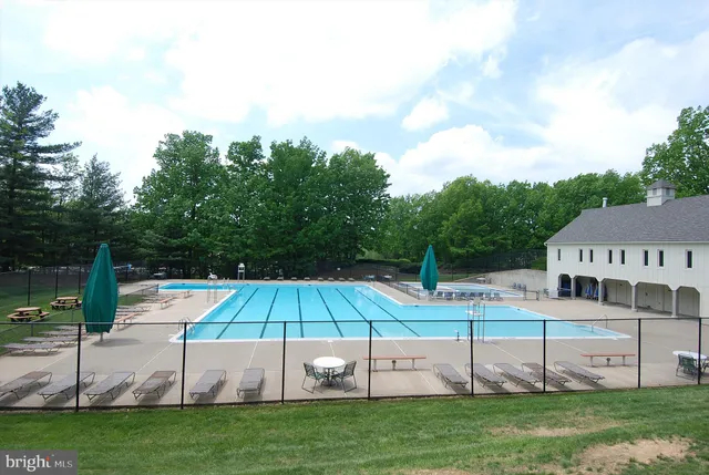 a view of a house with backyard and a tree