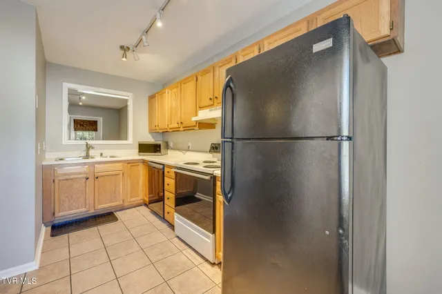 $199,900 | 200 Arrowhead Drive, Unit 4, Johnson City, TN 37601