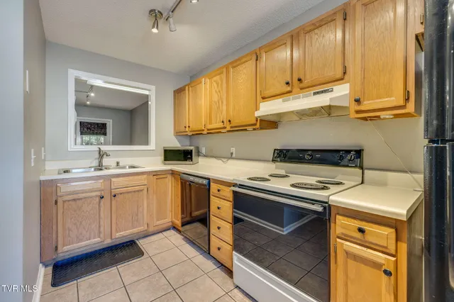 $199,900 | 200 Arrowhead Drive, Unit 4, Johnson City, TN 37601