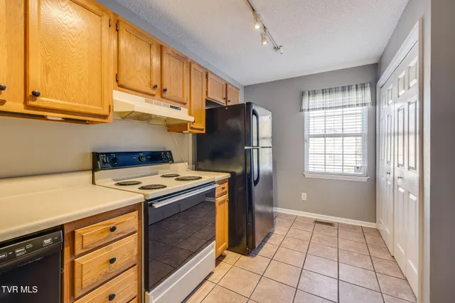 $199,900 | 200 Arrowhead Drive, Unit 4, Johnson City, TN 37601