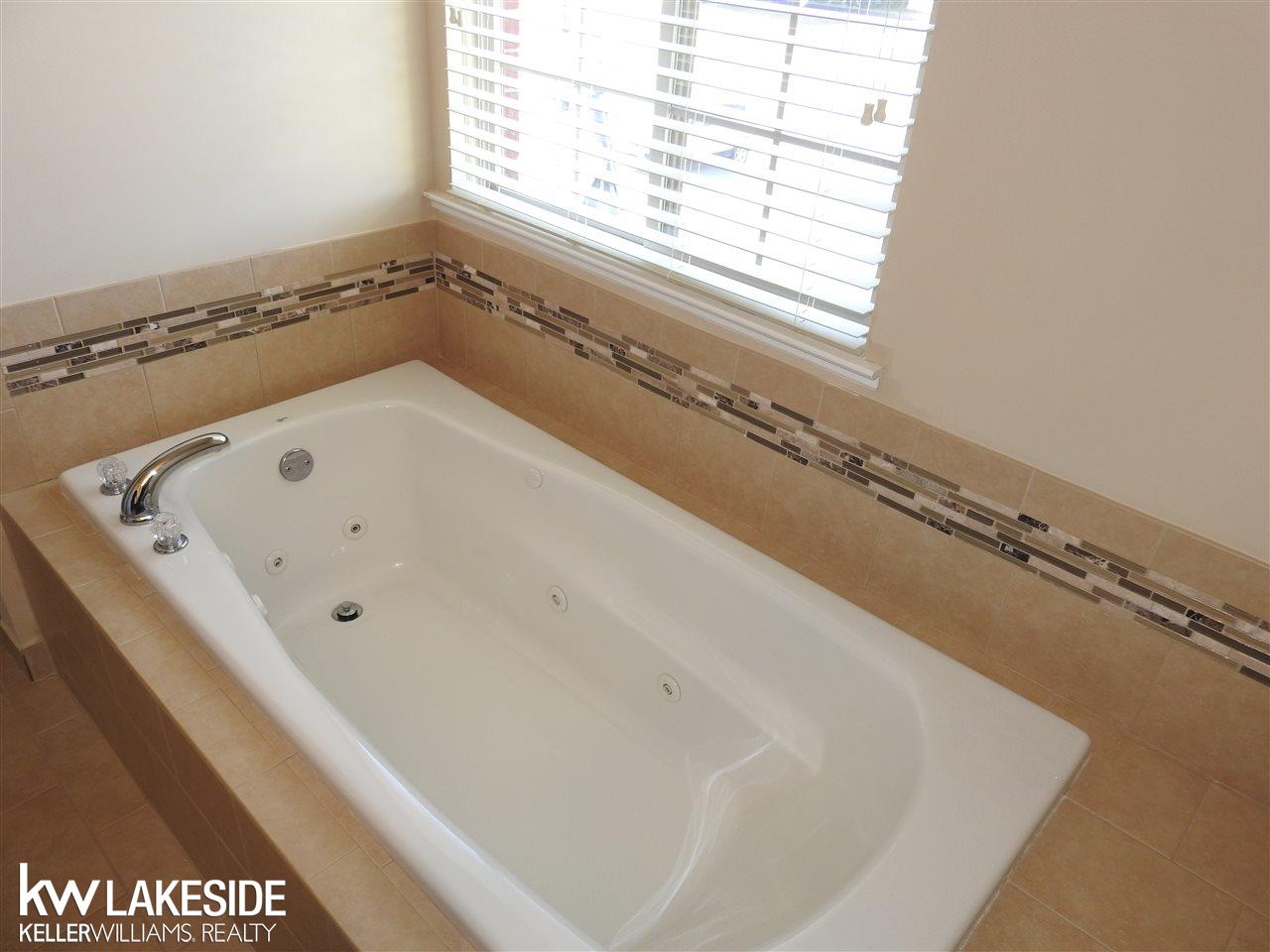 22494 Brantingham Road Macomb, MI 48044 - Photo 31 of 43 31344849-30.JPG