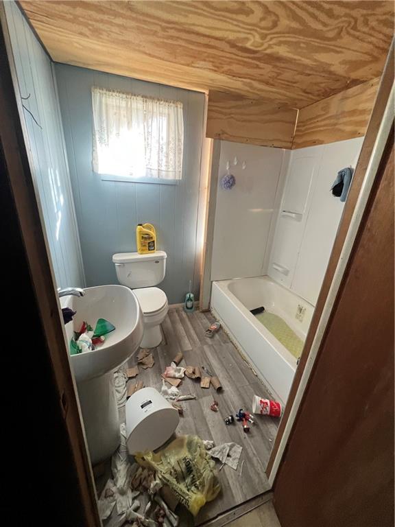 86 Southview Road McDonald, PA 15057 - Photo 8 of 16 a bathroom with a sink toilet and shower