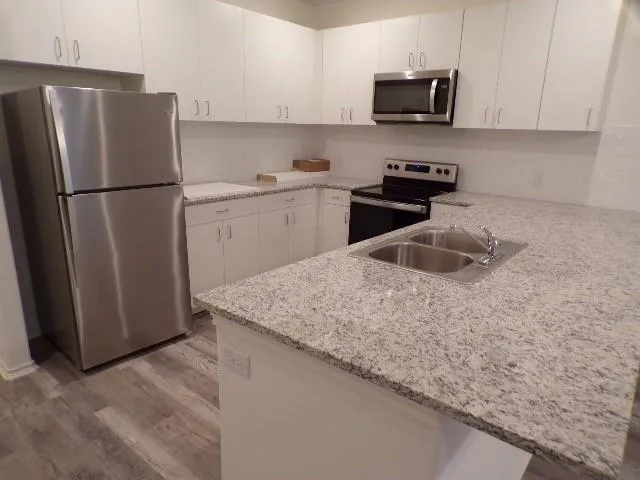 $1,395 | 320 South Main Street, Bonham, TX 75418