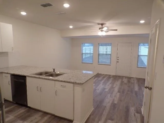 $1,395 | 320 South Main Street, Bonham, TX 75418