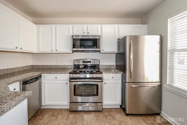 $2,500 | 105 Adamecs Way, South Amboy, NJ 08879