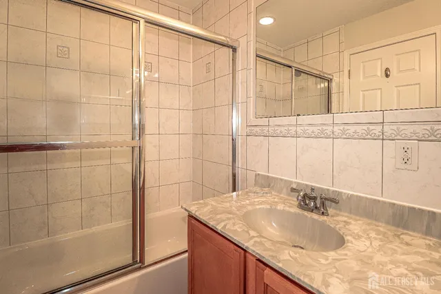 $2,500 | 105 Adamecs Way, South Amboy, NJ 08879