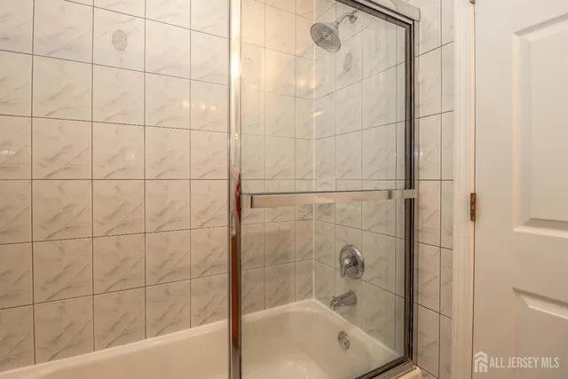 $2,500 | 105 Adamecs Way, South Amboy, NJ 08879