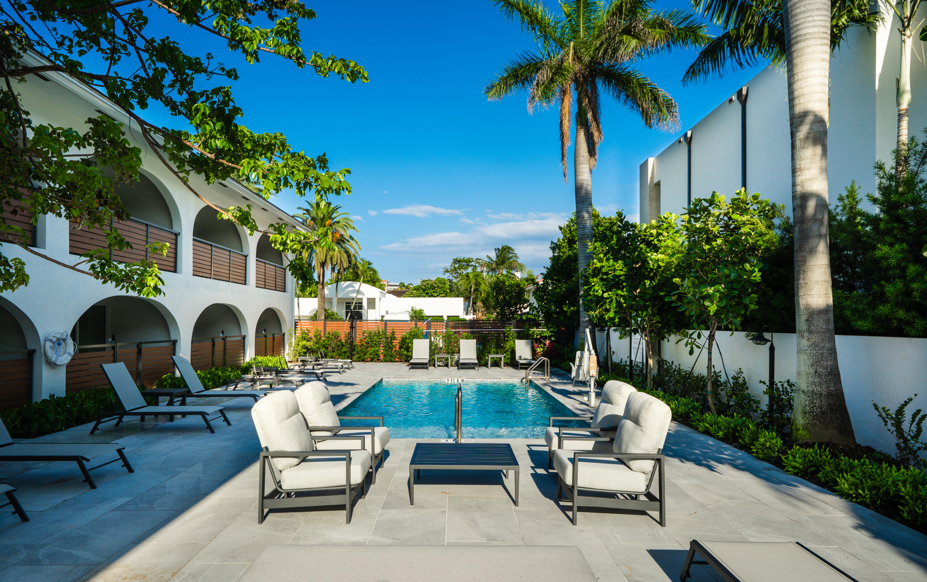 1075 Spanish River Road, Unit 7 Boca Raton, FL 33432 - Photo 9 of 42 out-5