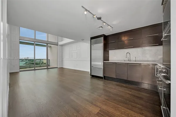 $8,995 | 900 Biscayne Boulevard, Unit 909, Miami, FL 33132