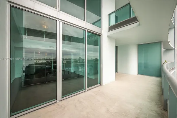 $8,995 | 900 Biscayne Boulevard, Unit 909, Miami, FL 33132