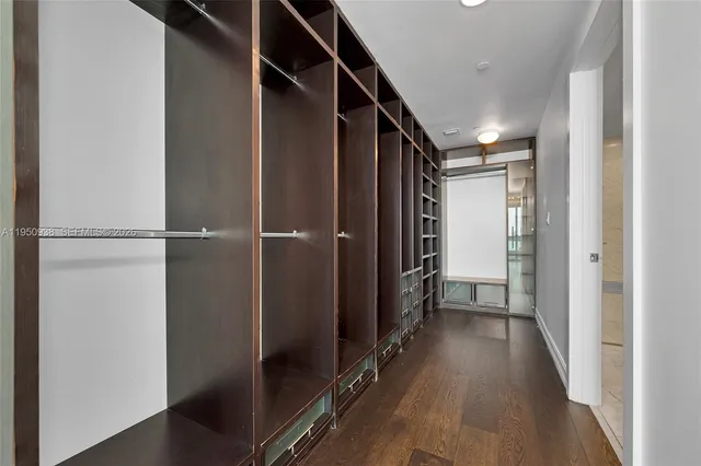 $9,000 | 900 Biscayne Boulevard, Unit 909, Miami, FL 33132