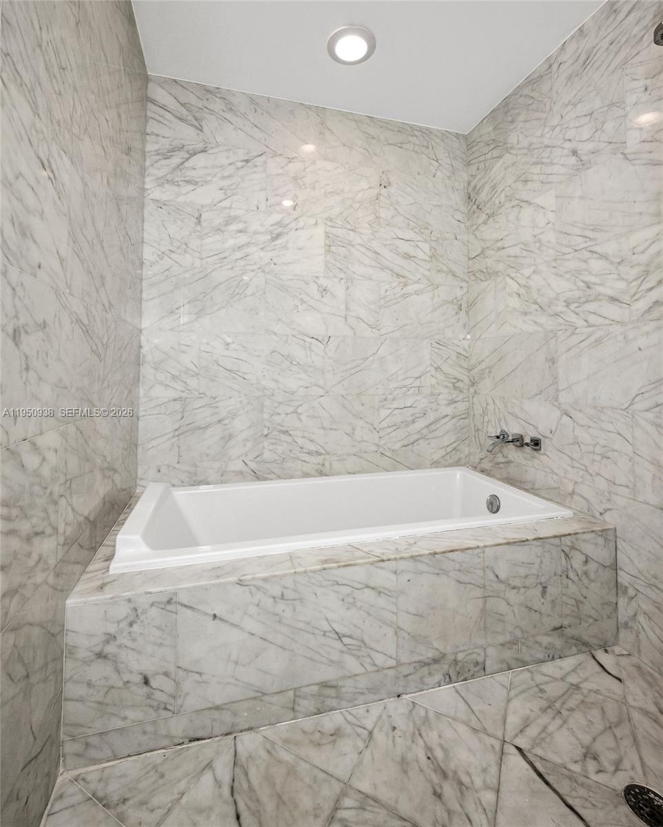 900 Biscayne Boulevard, Unit 909 Miami, FL 33132 - Photo 34 of 44