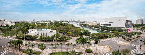 $8,995 | 900 Biscayne Boulevard, Unit 909, Miami, FL 33132