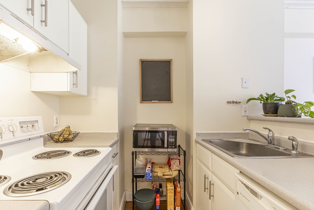 534 Beacon Street, Unit 301 Boston, MA 02215 - Photo 7 of 14