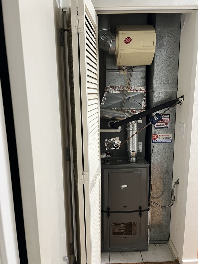 1525 South Sangamon Street, Unit 317P Chicago, IL 60608 - Photo 14 of 27 a view of washer and dryer