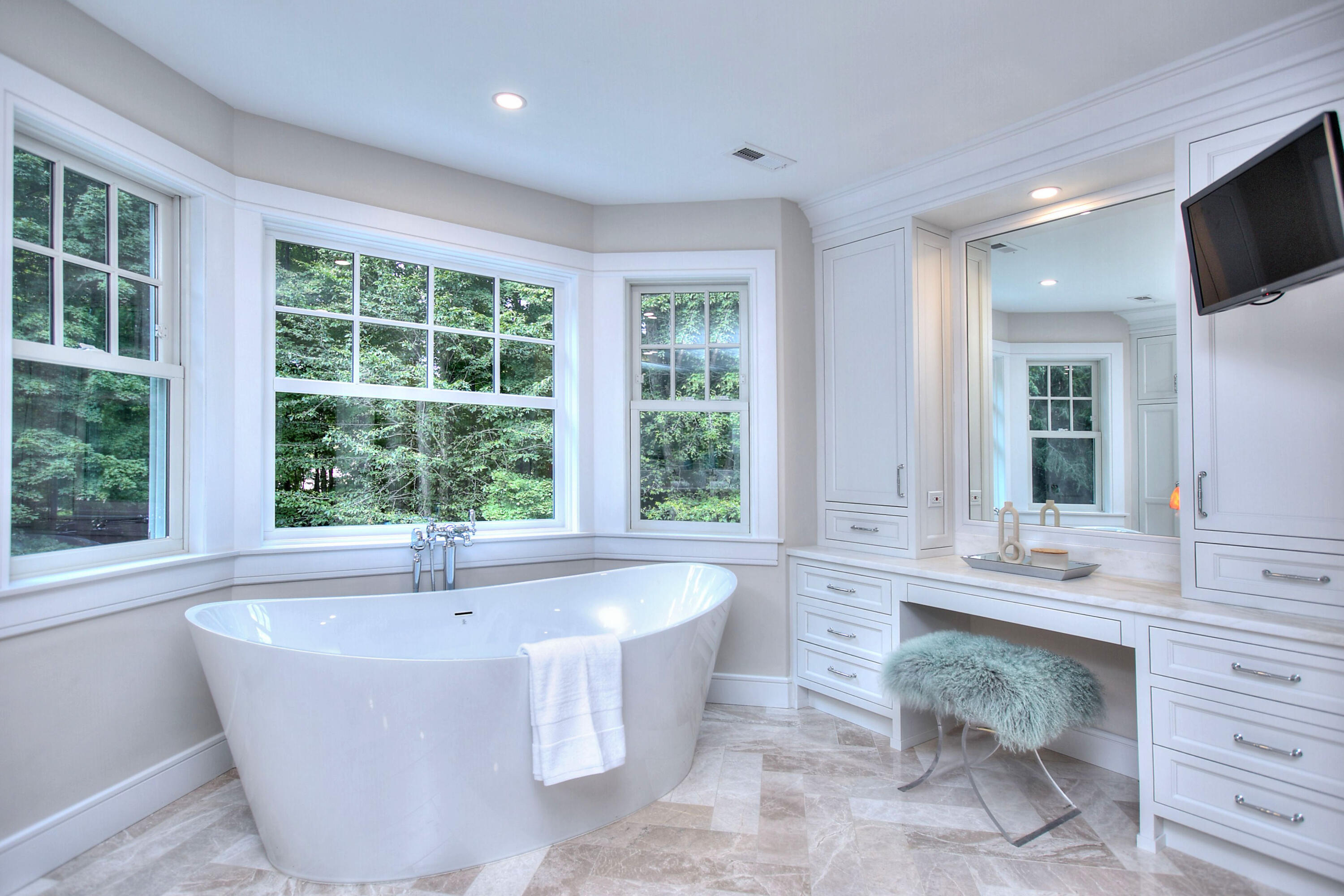 72 Valley Road New Canaan, CT 06840 - Photo 20 of 44 Primary Tub
