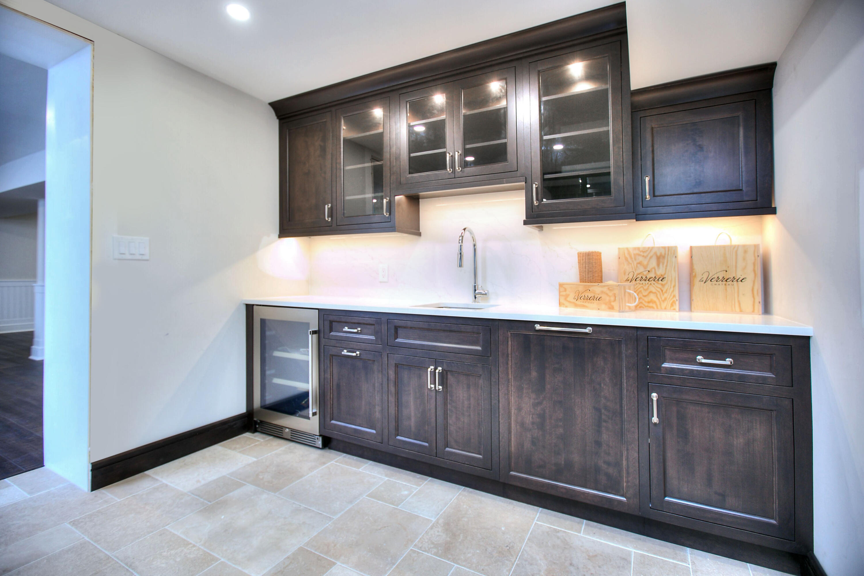 72 Valley Road New Canaan, CT 06840 - Photo 31 of 44 Kitchenette