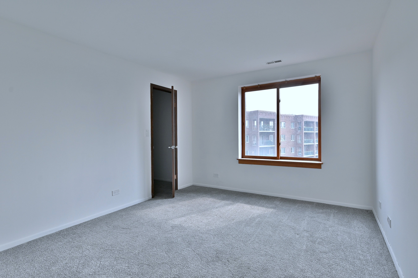 711 South River Road, Unit 508 Des Plaines, IL 60016 - Photo 13 of 41 an empty room with windows