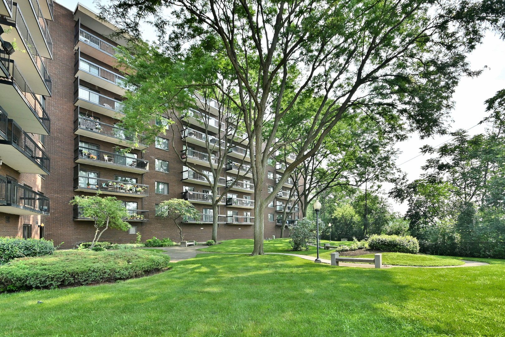 711 South River Road, Unit 508 Des Plaines, IL 60016 - Photo 37 of 41 a garden with trees in front of it