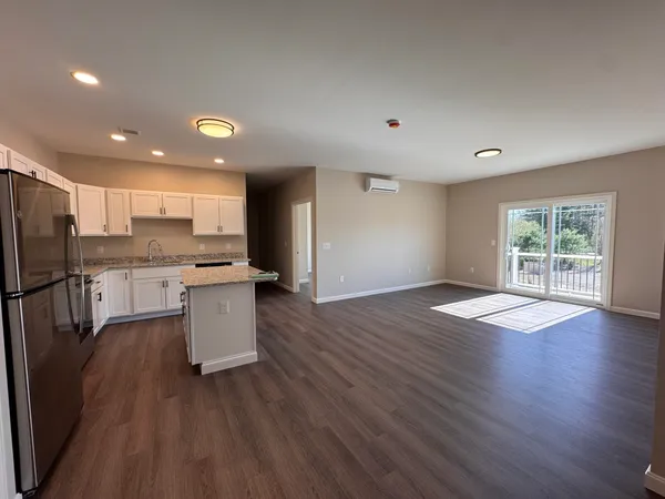 $2,800 | 217 Rockingham Road, Unit 304, Londonderry, NH 03053