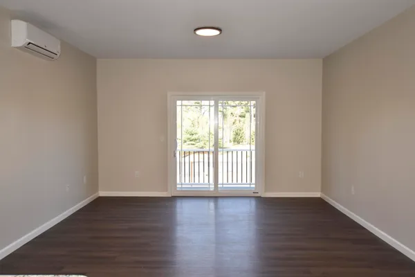 $2,800 | 217 Rockingham Road, Unit 304, Londonderry, NH 03053
