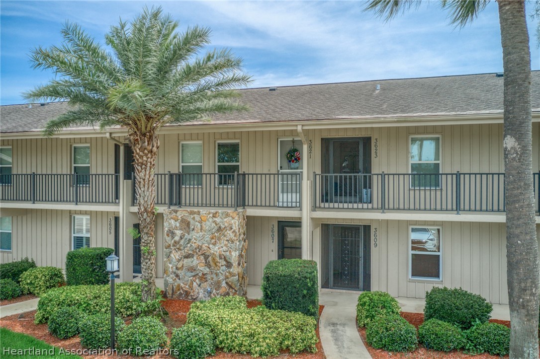 3607 Edgewater Drive Sebring, FL 33872 - Photo 1 of 22 a front view of a house with a garden